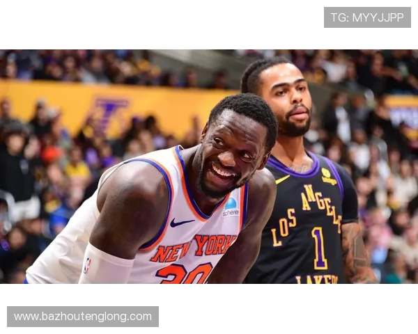 兰德尔半场表现抢眼9中5砍下15分9篮板10助攻接近三双成球队关键力量